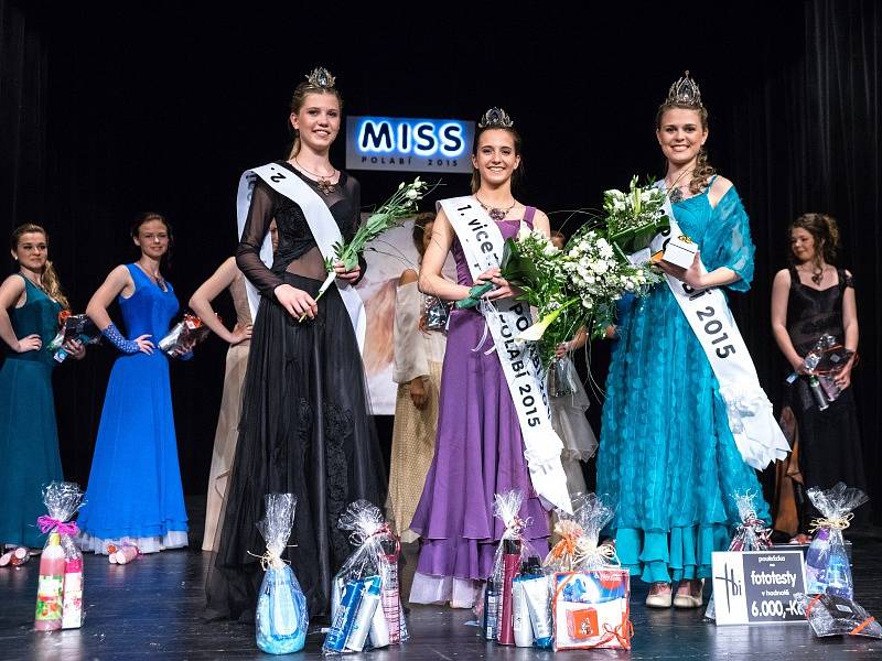 Vpravo vítězka Kateřina Buchalová, uprostřed 1. vicemiss Simona Dejmková, vlevo 2. vicemiss Kateřina Michlová