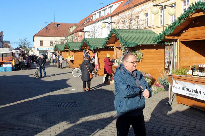 Zimní farmářské trhy. Tak problém se zákazem Vánočních trhů vyřešilo vedení poděbradské radnice.