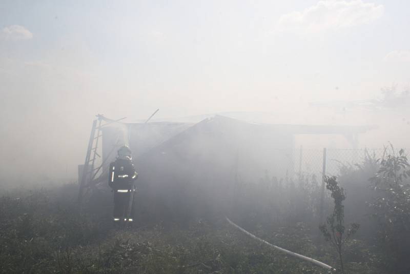 Požár hospodářských stavení v Hradčanech