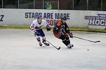 Z hokejového utkání Krajské soutěže Nymburk - TNP Praha (5:2)