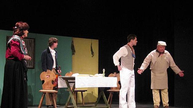 Na Klicperových divadelních dnech se představil také Divadelní spolek Bystřice u Benešova se hrou Aloise Jiráska Lucerna. 