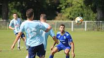 Z přípravného fotbalového utkání Poříčany - Slovan Lysá n. L