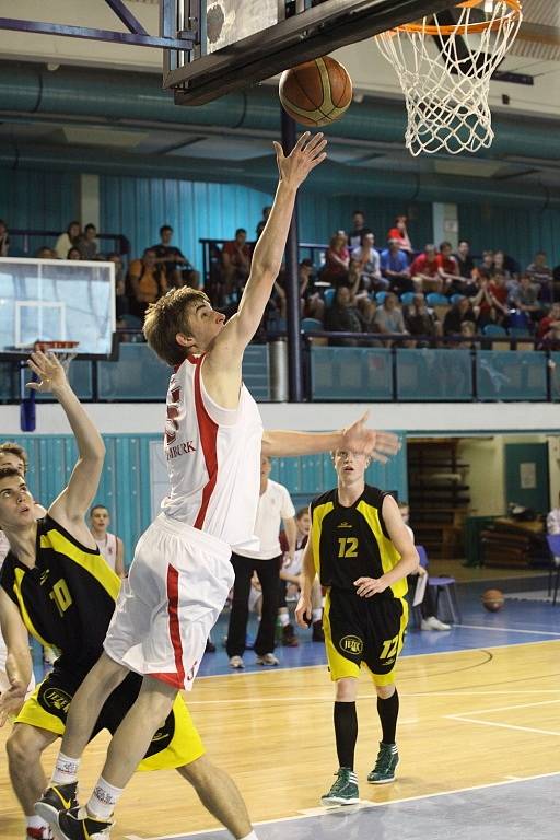 Basketbaloví kadeti Nymburka postoupili do extraligy