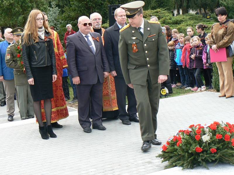 Na nymburském hřbitově uctili památku padlých vojáků