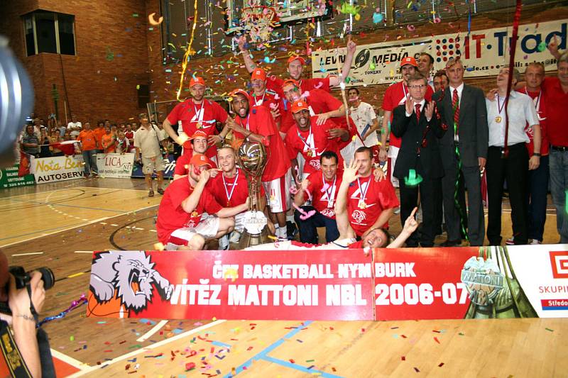 Basketbalový tým Nymburka je suverénem nejvyšší české soutěže už po čtyři roky.