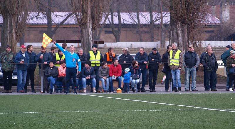 Fotbalisté Bohemie Poděbrady prolomili prokletí. Až na čtvrtý pokus dokázali porazit Záryby. Na své umělé trávě je zdolali 3:1.