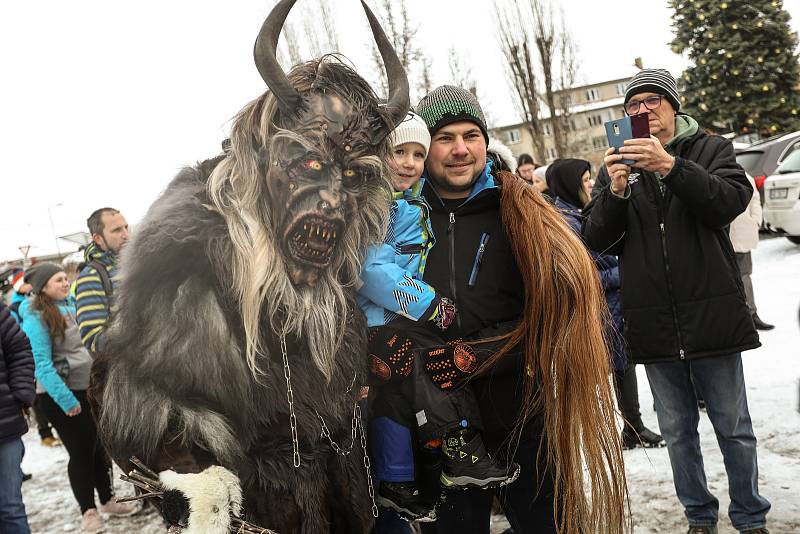 Krampus čerti v Lysé nad Labem v sobotu 4. prosince 2021.