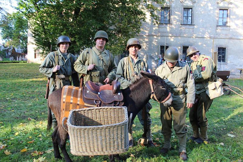 Prvnímu ročníku retro festivalu Na Rohu přálo počasí.