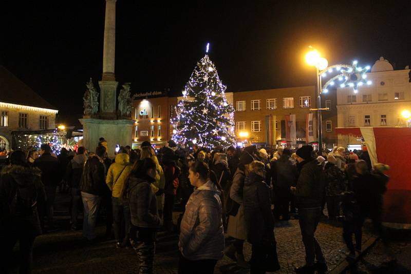 Společné rozsvěcení Vánočního stromu v roce 2019.