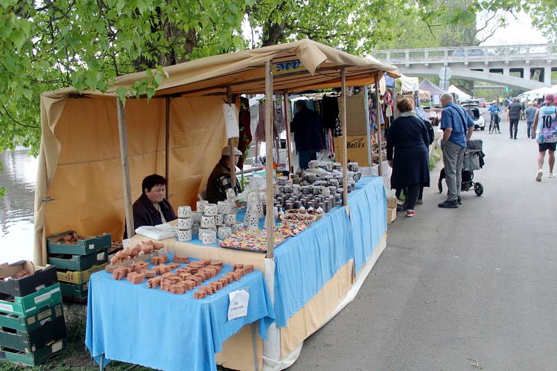 Na čtyři dny se na labském břehu usídlil už tradiční festival Lodě na Labi.