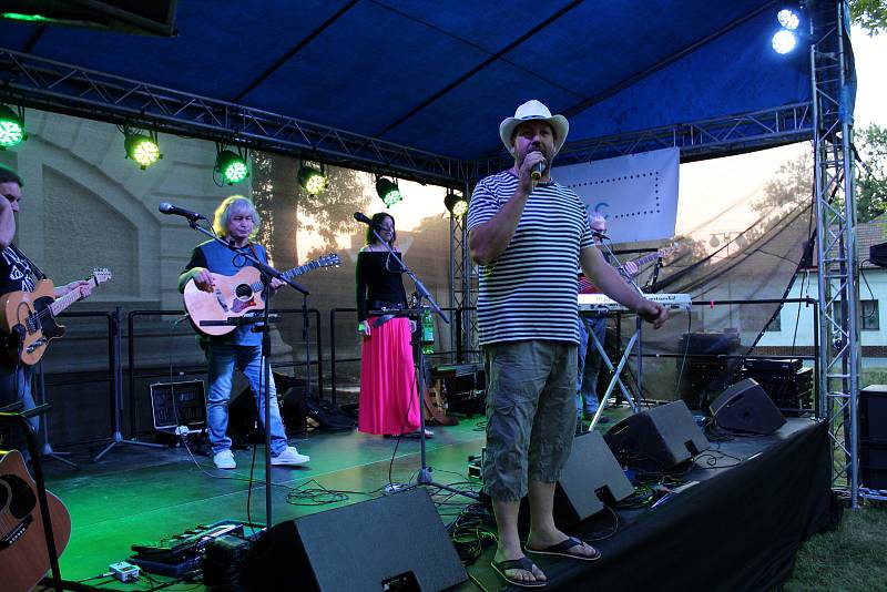 Folkový festival v Nymburce se letos opět vydařil.