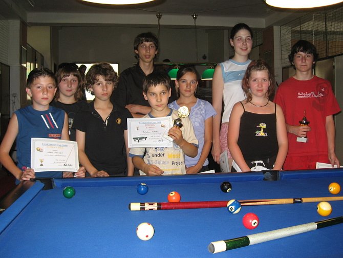 Juniorského klání v kulečníku v herně v Lysé nad Labem se zúčastnilo celkem devět startujících      