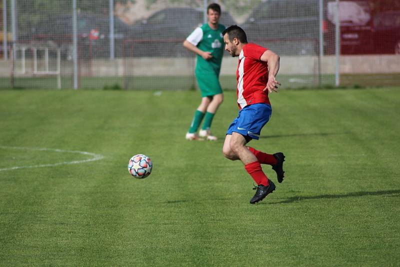 Z fotbalového utkání I.B třídy Pátek - Sadská (1:0)