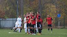 Fotbalisté rezervy poděbradské Bohemie (v bílém) hráli na svém hřišti nerozhodně 2:2 s týmem Kostomlat.