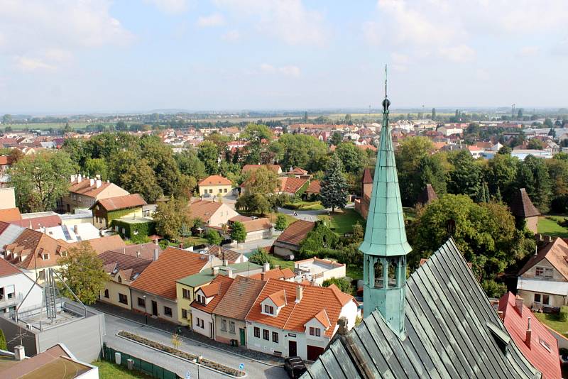 Výhled z věže kostela sv. Jiljí v Nymburce.