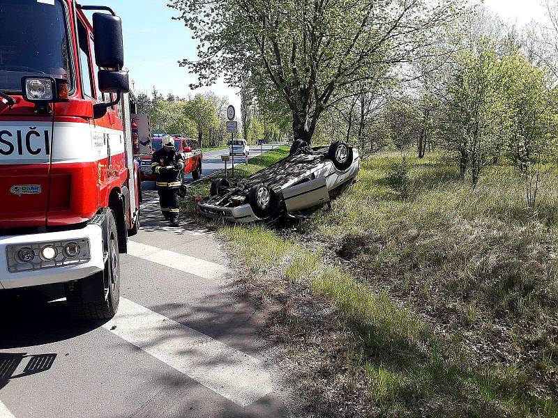 Nehoda u dálničního přivaděče u Sadské.