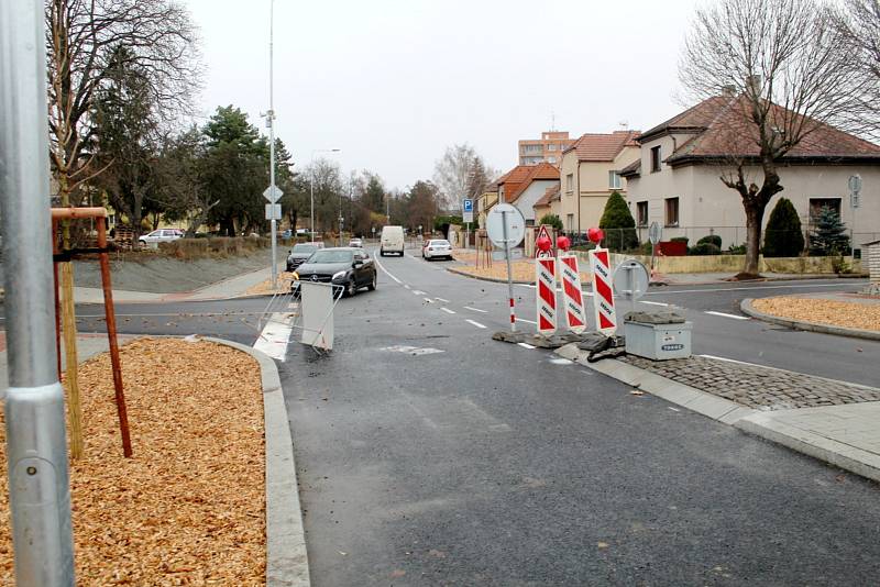 Od 1. prosince se vrací doprava na tepnu města, ulici Československé armády. Rekonstrukce 560 metrů dlouhé silnice přinesla řadu komplikací.