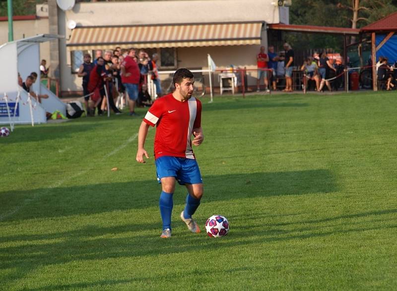 Z fotbalového utkání I.B třídy Pátek - Městec Králové (3:0)