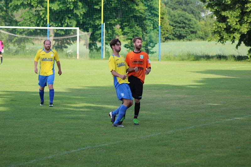 Z fotbalového utkání okresního přeboru Kovanice - Rožďalovice (3:1)