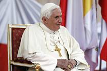 Papež Benedikt XVI. při návštěvě Prahy.