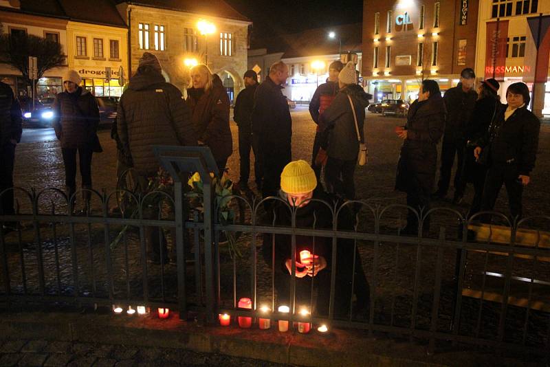 Vzpomínkové shromáždění k výročí upálení se Jana Palacha se konal i na nymburském náměstí.
