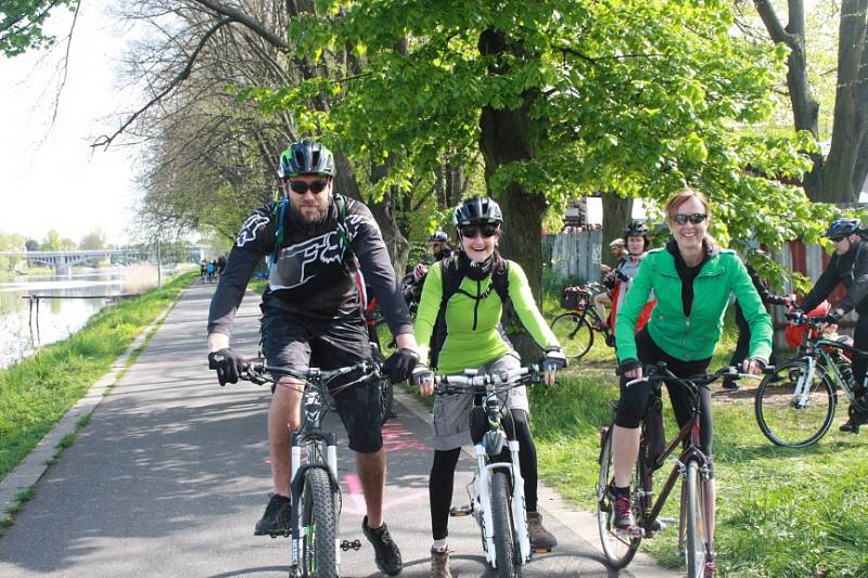 Postřižinského cyklootvíráku se zúčastnilo dvanáct set lidí. 