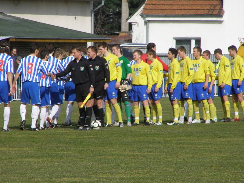 Z divizního fotbalového utkání Union Čelákovice - Teplice B (1:2)