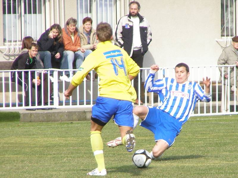 Z divizního fotbalového utkání Union Čelákovice - Teplice B (1:2)