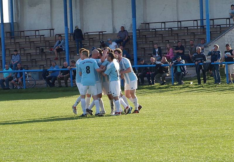 Z fotbalového utkání I.B třídy Sadská - Sokoleč (2:0)