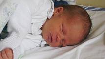FILÍPEK JE PRVOMÁJOVÉ MIMINKO. V sobotu 1. května se v 10.38 hodin rodičům Dušanovi a Lucii narodil syn Filip Janda. Měřil 50 cm a vážil 2830 g. Doma v Nymburce se na něj těší osmiletá sestřička Míša.