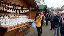 První adventní trhy v našem regionu začaly v sobotu dopoledne na Jiřího náměstí v Poděbradech.