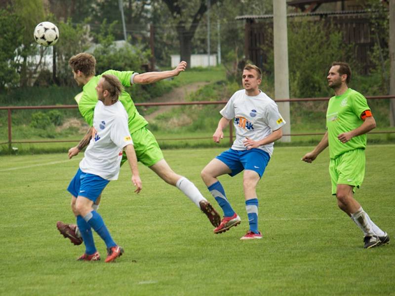 Z okresního fotbalového derby I.B třídy Libice - Lysá (3:1)