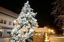 Vánoční strom v Městci Králové.