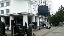 Nymburské krematorium - Před rokem zde probíhalo natáčení seriálu Pustina.