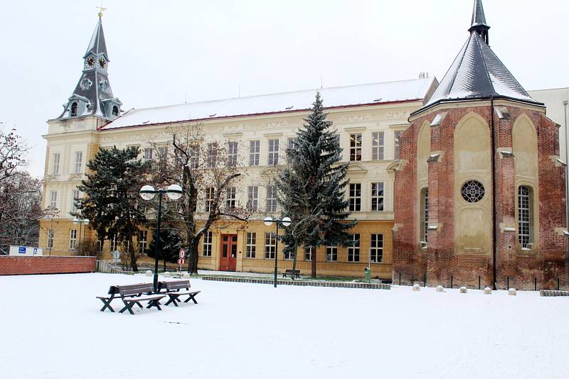 Loni 3. prosince se po delší době v Nymburce alespoň brzy ráno objevila souvislá bílá pokrývka sněhu, o níž se dalo hovořit v několikacentimetrové výšce.