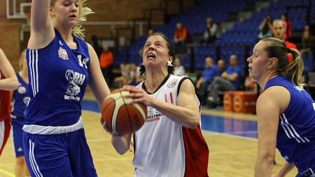 Z basketbalového utkání ŽBL Nymburk - Karlovy Vary (74:54)