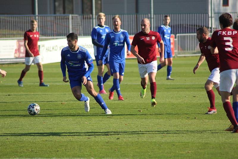 Z fotbalového utkání krajského přeboru Bohemia Poděbrady - Slovan Lysá