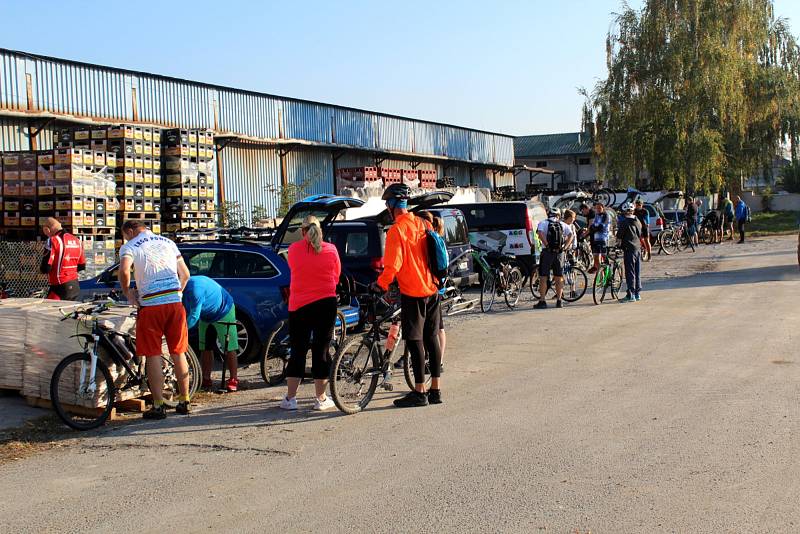 Z pivovaru vystartovaly v sobotu dopoledne stovky cyklistů na tradiční společenskou vyjížďku.