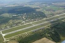 Letecký snímek letiště Boží Dar - ilustrační foto.