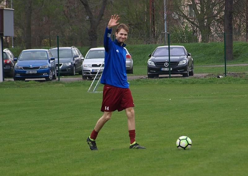 Z fotbalového utkání okresního přeboru Bohemia Poděbrady B - Jíkev (0:1)