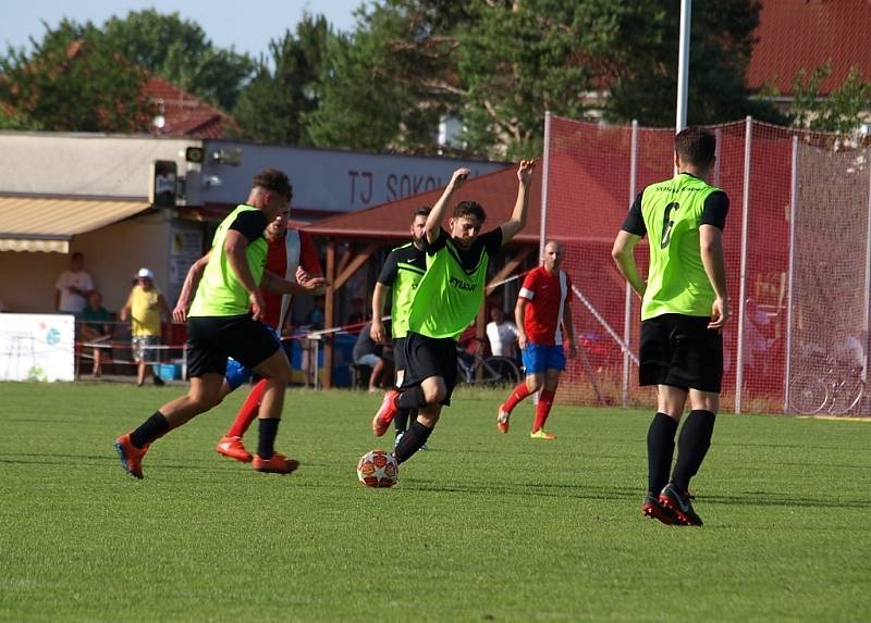 Z fotbalového utkání I.B třídy Pátek - Městec Králové (4:4)