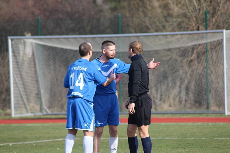 Z přípravného fotbalového utkání Velim - Poříčany (2:1)