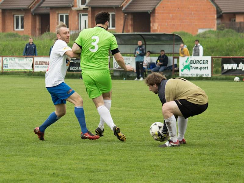 Z okresního fotbalového derby I.B třídy Libice - Lysá (3:1)