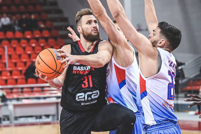 Z basketbalového utkání Ligy mistrů  Igokea - Nymburk (76:69).