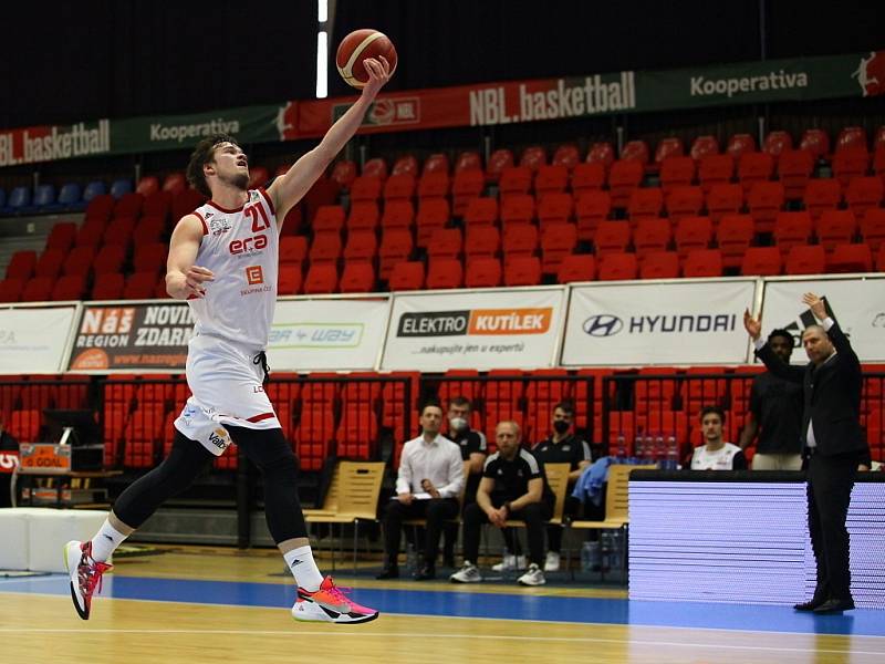 Z basketbalového utkání Kooperativa NBL Nymburk - Opava (87:70)