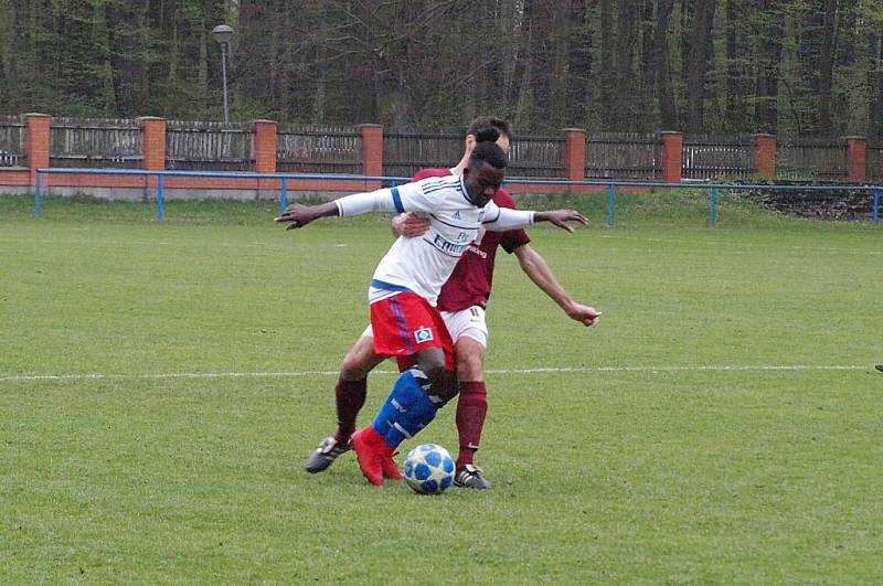 Z fotbalového utkání krajského přeboru Bohemia Poděbrady - Lhota (1:1, na penalty 5:4)