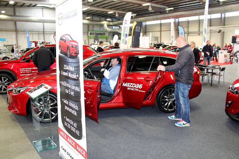 Z jednoho z předchozích ročníků autosalonu Kola a gastrofestivalu.