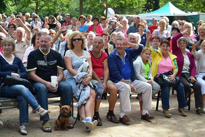 Z oslav narozenin Českého rozhlasu Region na poděbradské kolonádě