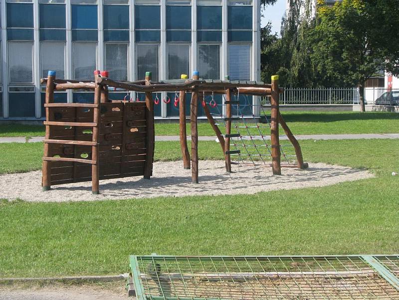 Dětské hřiště na poděbradském Žižkově u školy TGM