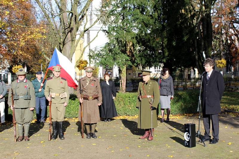 Slavnostní shromáždění s položením věnce se konalo v sobotu symbolicky od 11. 11 hodin v Parku hrdinů v Nymburce.